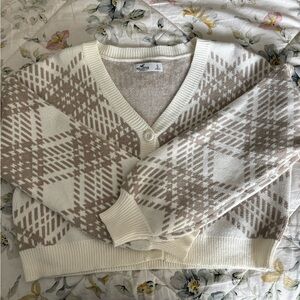 Hollister Women's Cream and Brown Sweater
